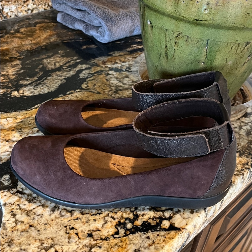 Clarks Medora Nina Dark Brown Soft Cushion Womens 6M Leather Mary Jane - Picture 11 of 12